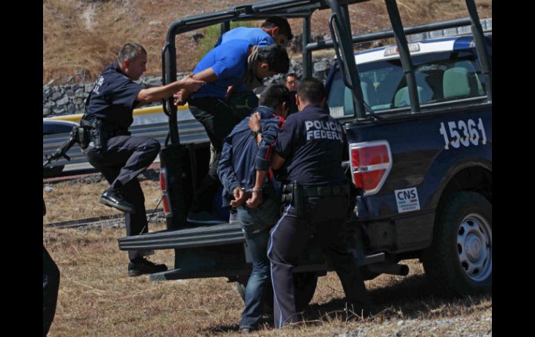 Los delincuentes fueron asegurados cuando trataban de huir a bordo de un Tsuru, donde encontaron mariguana y armas. EL INFORMADOR / ARCHIVO