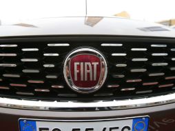 Subastarán uno de los dos Fiat 500L usados por el Pontífice. AP / ARCHIVO