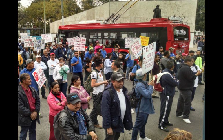 Los manifestantes avanzan por avenida Juárez para llegar a la Plaza de la Liberación. EL INFORMADOR / R. Tamayo