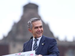 Miguel Ángel Mancera mencionó que las placas rotuladas con 'Distrito Federal' seguirán siendo válidas. TWITTER / @ManceraMiguelMX