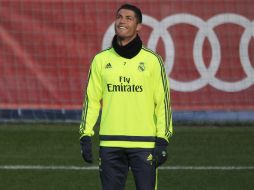 El técnico galo descarta que los rumores que se han desatado sobre la salida de Cristiano calen en el vestuario blanco. EFE / V. Lerena