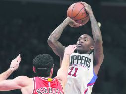 Dominante. El guardia de Clippers, Jamal Crawford (#11), dispara en el juego ante Chicago. AP / J. Terrill