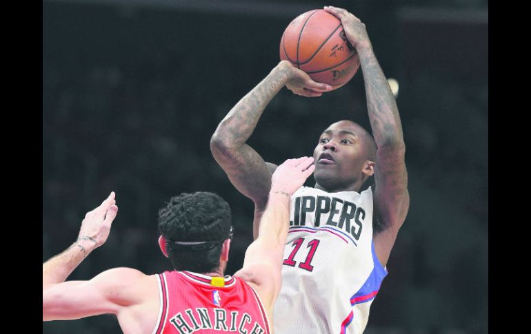 Dominante. El guardia de Clippers, Jamal Crawford (#11), dispara en el juego ante Chicago. AP / J. Terrill