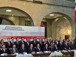 En la antigua sede del Senado se encuentran 11 gobernadores y el jefe de gobierno capitalino, Miguel Ángel Mancera. TWITTER / @CONAGO_oficial