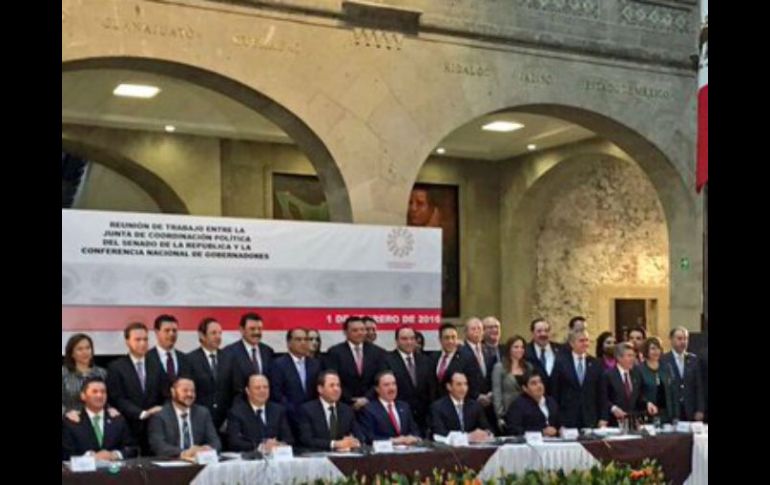 En la antigua sede del Senado se encuentran 11 gobernadores y el jefe de gobierno capitalino, Miguel Ángel Mancera. TWITTER / @CONAGO_oficial