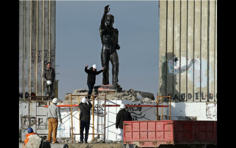 En los próximos meses se seguirán retirando más monumentos y cambiando el nombre de calles y plazas vinculadas a la dictadura. AFP / C. Manso