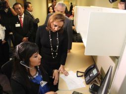 La secretaria realiza un recorrido por el Consulado, sobre todo en las áreas donde brindan servicio al público. TWITTER / @SRE_mx