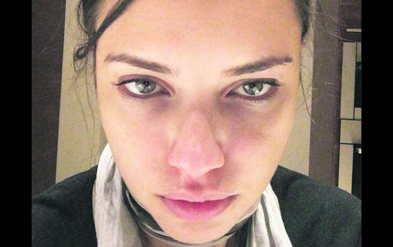 Testimonio. Adriana Lima muestra su rostro tras 10 horas de trabajo. INSTAGRAM /