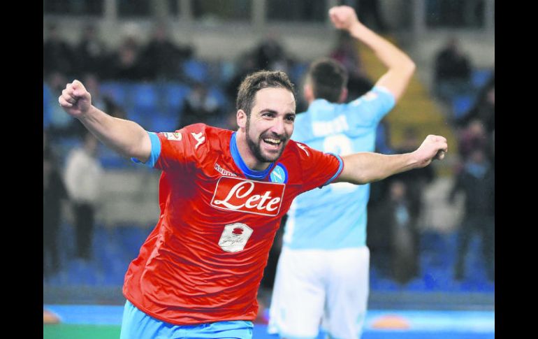 El argentino Gonzalo Higuaín es el máximo anotador de la Liga Italiana. Ayer le marcó uno al Lazio. EFE /