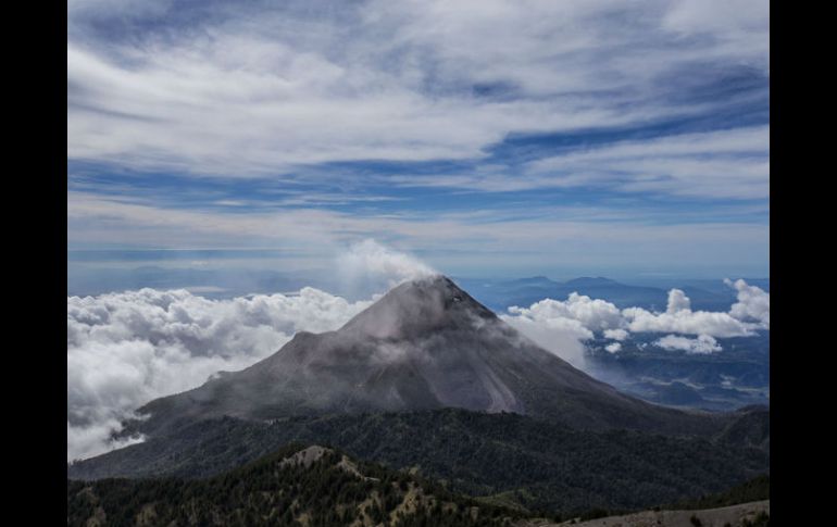 El aparato permite ver la cima, los flujos de lava y las zonas de afectación en torno al volcán. EL INFORMADOR / ARCHIVO