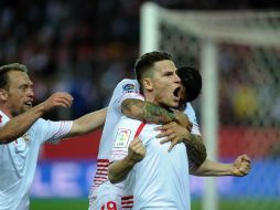 Kevin Gameiro festeja el tercer tanto a favor del Sevilla. AFP / C. Quicler