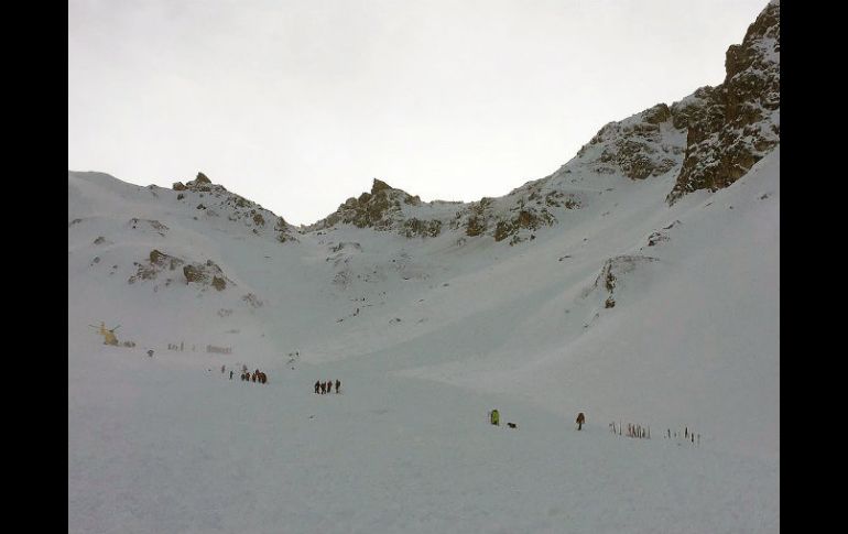 Equipos de rescate siguen buscando a más supervivientes. AFP / ZOOM.TIROL