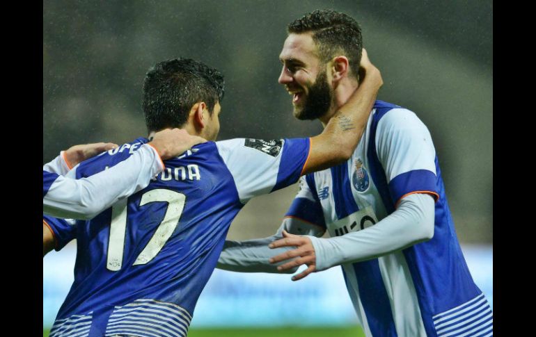 Los ''Hornets'' sólo se han embolsado 500 mil euros por el préstamo de Layún (d). FACEBOOK / FC Porto