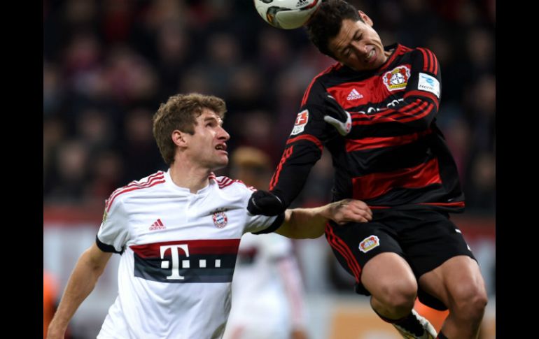 ''Chicharito'' no pudo, en esta ocasión, ayudar a su equipo para llevarse el triunfo. AFP / P. Stollarz