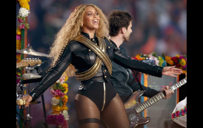 La cantante se presentó en el espectáculo de medio tiempo del Super Bowl 50. AFP /  M. Cowan