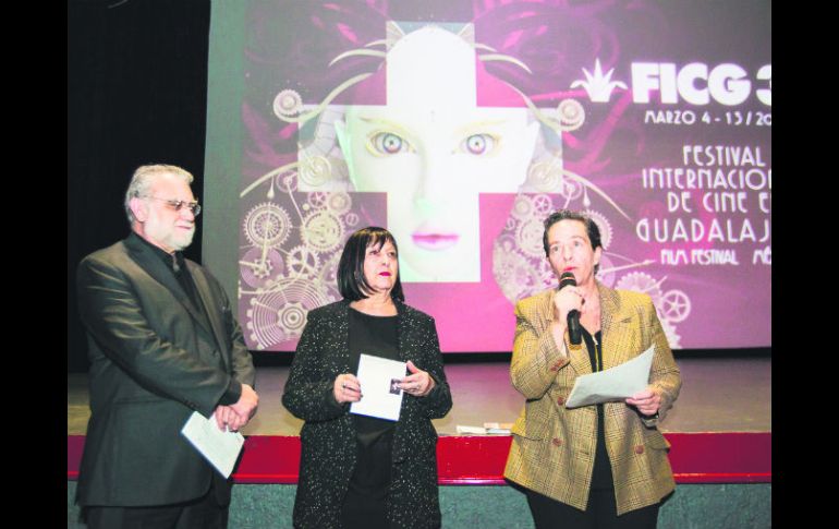 Iván Trujillo, Annemarie Meier y Ursula Stump ofrecieron los pormenores del ciclo de cine de ficción y documental suizo. EL INFORMADOR / P. Franco