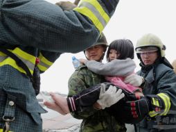 El sismo de 6.4 grados richer sacudió la isla y causó 37 muertos, tras el derrumbe de un edificio en Tainan, donde había cien hogares. EFE /