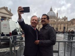 Alatorre y López Dóriga se encuentran en El Vaticano para cubrir la próxima salida del Papa Francisco a México. TWITTER / @lopezdoriga