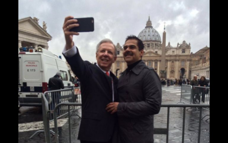 Alatorre y López Dóriga se encuentran en El Vaticano para cubrir la próxima salida del Papa Francisco a México. TWITTER / @lopezdoriga