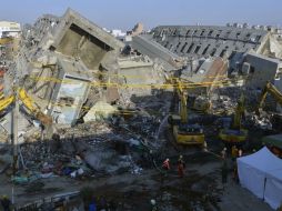 Equipos de rescate abandonaron varias operaciones tras comprobar que las señales de vida en esos lugares han desaparecido. AFP / S. Yeh