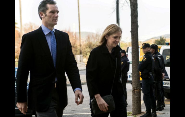 La infanta Cristina con su marido, Iñaki Urdangarin, a su llegada a la Audiencia de Palma que ha retomado el juicio del caso Nóos. EFE / C. Cladera