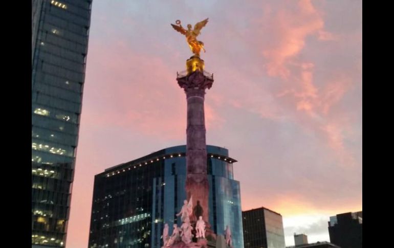 Los organizadores piden a los asistentes llevar una linterna para iluminar la valla y establecer un récord. TWITTER / @AngelDeLaIndep