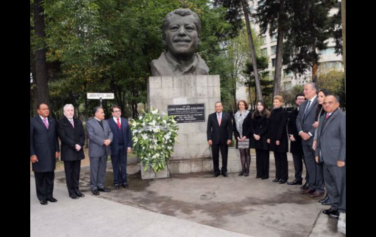 En la sede nacional del tricolor, dirigentes de los sectores y organizaciones priistas honraron la memoria y el legado de Colosio. TWITTER / @PRI_Nacional