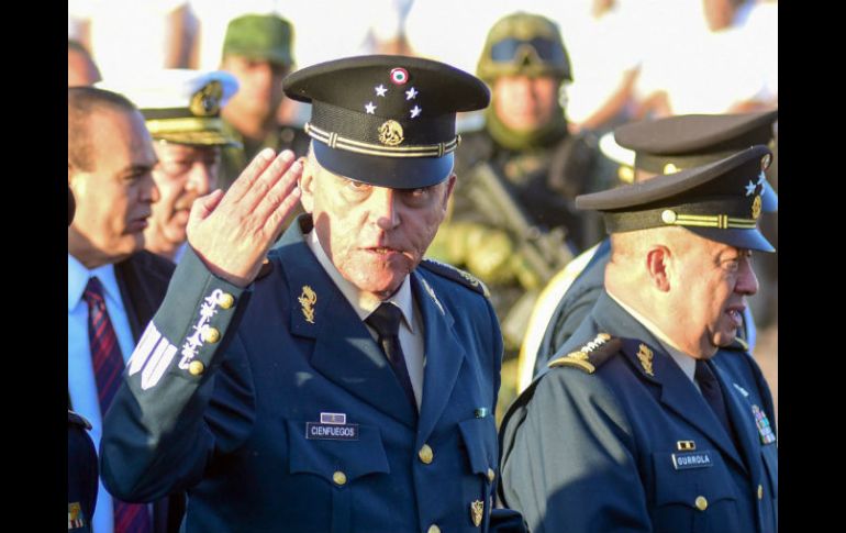 El secretario de Defensa Nacional participa en el evento que acredita a más de mil autofedensas como policías estatales. NTX / G. Salas