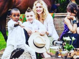 La reina del pop publicó una fotografóa en donde se le ve hace años con sus hijos Rocco, David y Lola. INSTAGRAM / @madonna