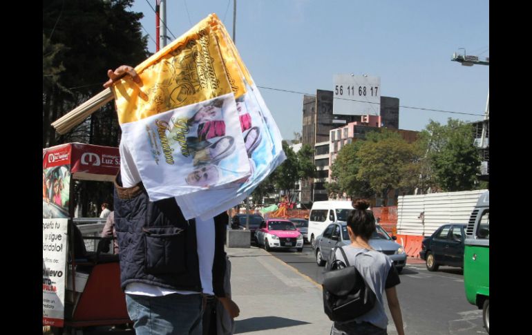 Los comerciantes esperan las ventas fuertes a partir de las 17:00 horas. NTX / C. Pereda