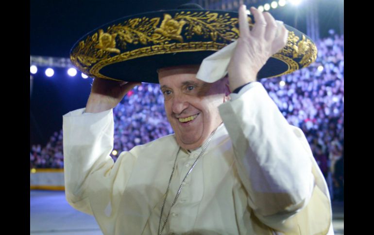 El Papa Francisco pisó tierra mexicana anoche, al llegar al aeropuerto de la Ciudad de México. NTX /