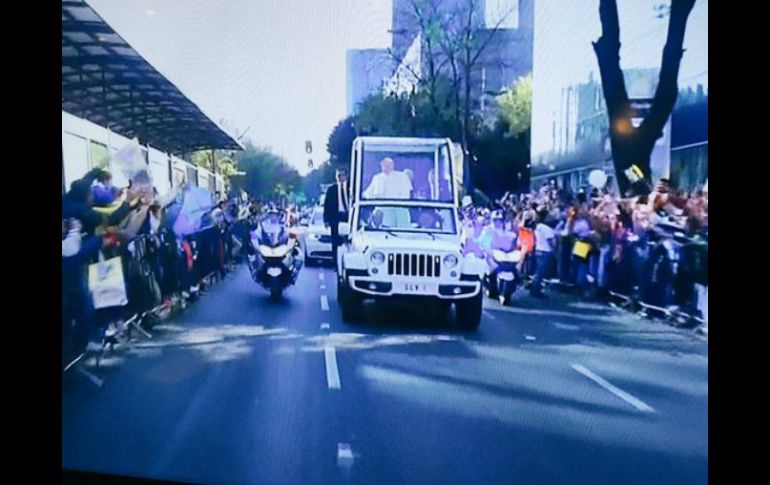 El Papa recorre Insurgentes, Eje 8, Eje Central, Reforma y Calzada de Guadalupe. TWITTER / @ConElPapa