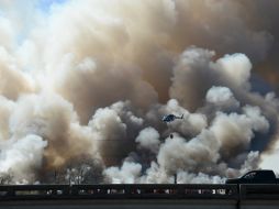 Las autoridades señalan que el incendio ha sido contenido pero aún no se ha extinto. AP / J. Strout