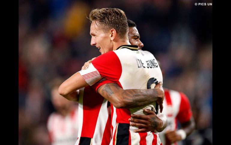 PSV fue dominador de todo el encuentro, y pudo abrir temprano la defensa rival. TWITTER / @PSV