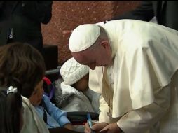 El Papa saluda a los pequeños del hospital pediátrico. TWITTER /  @ConElPapa