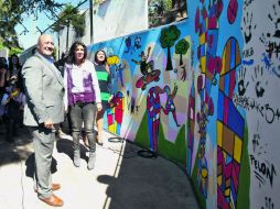 Con 'Oblatos Pinta Bien' se busca dar una nueva identidad al barrio con un mega mural en las fachadas de mil 200 viviendas. ESPECIAL /