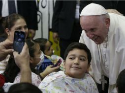 El Papa tocó una campana que se replica cada ocasión que un menor abandona el nosocomio. AP / G. Borgia