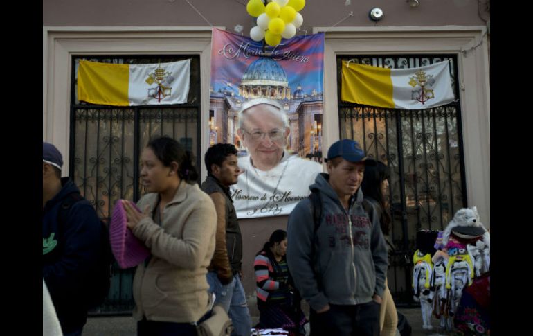 Los fieles de San Cristobal de las Casas esperan la llegada del Pontífice esta mañana. AP / M. Castillo