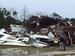 También se registraron daños en granjas avícolas y una tienda en el condado Leake, Mississippi. AP / R. Moore