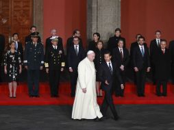 Las fotografías fueron tomadas en el momento en que el Papa Francisco había concluido su visita a Palacio Nacional. SUN / ARCHIVO