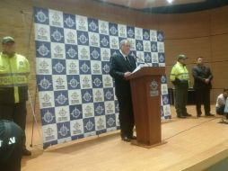 En conferencia de prensa, el Procurador de Justicia abrió investigación disciplinaria formal al director de la Policía. TWITTER / @PGN_COL