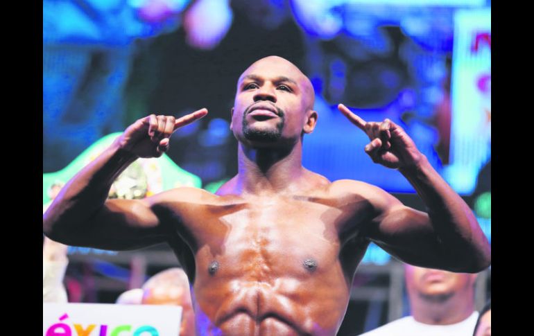 Floyd Mayweather Jr. ha dejado entrever la posibilidad de regresar al boxeo profesional este mismo año. AFP /