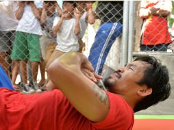 El entrenador de Pacquiao asegura que, de arrebatarle el título welter a Bradley, el púgil seguirá peleando. AFP / T. Aljibe