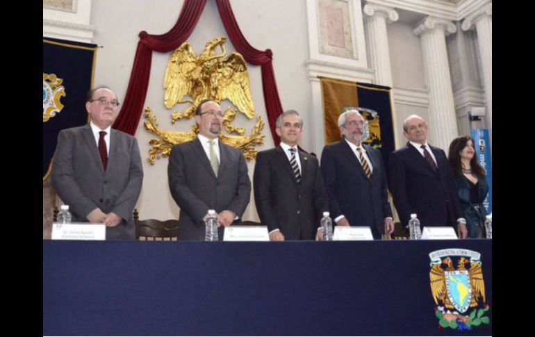 Miguel Ángel Mancera inauguró la XXXVII Feria Internacional del Libro en el Palacio de Minería. TWITTER / @FILMineria