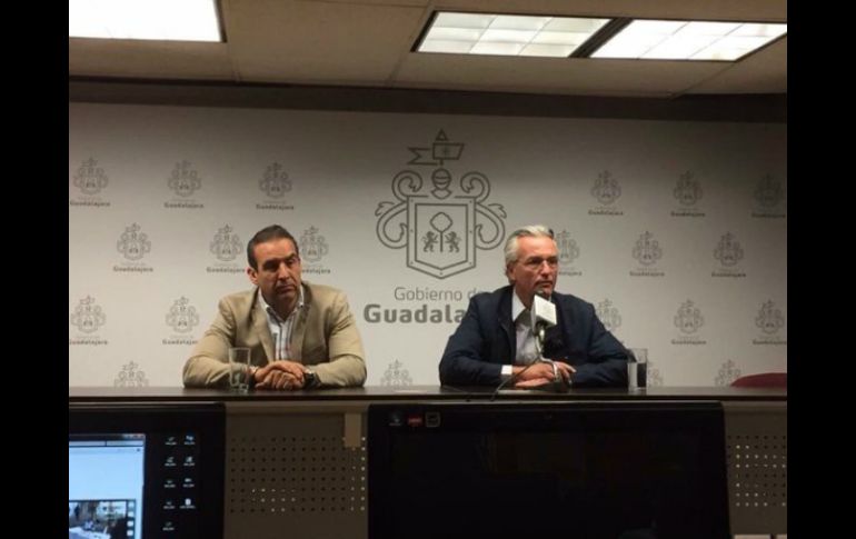 Los regidores, Juan Carlos Márquez y Alfonso Petersen, ofrecieron una rueda de prensa sobre el caso de Hugo Luna. TWITTER / @PANJALOFICIAL