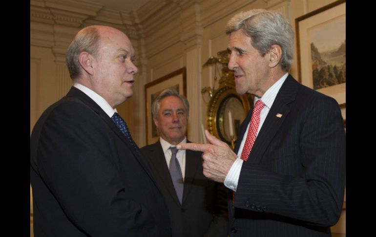 El ministro de Comercio Exterior de Cuba, Rodrigo Malmierca (i) y John Kerry (d). AP / I. Francisco