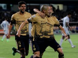 Darío Verón celebra su gol, el segundo a la cuenta universitaria. SUN / C. Mejía