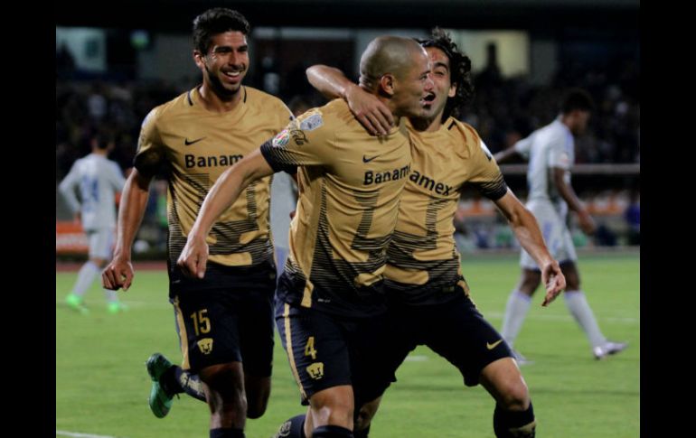 Darío Verón celebra su gol, el segundo a la cuenta universitaria. SUN / C. Mejía