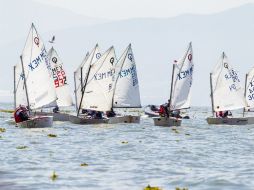 Los vientos sobre el lago no eran los suficientemente fuertes para que cada embarcación pudiera hacer sus recorridos a alta velocidad. EL INFORMADOR / P. Franco