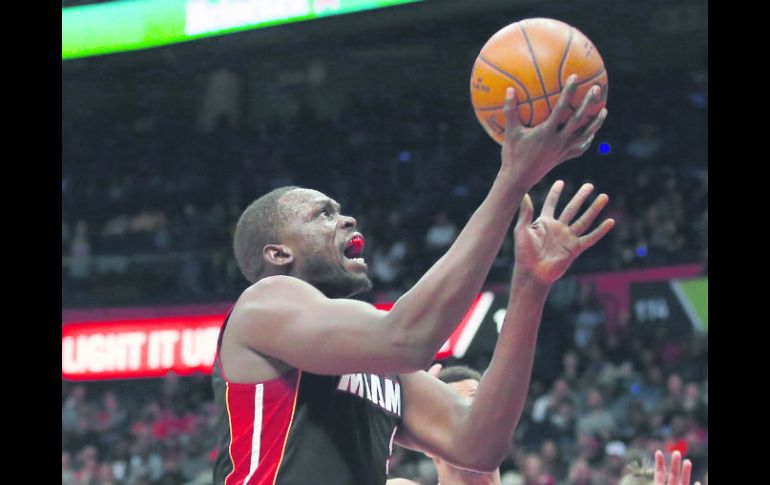 Luol Deng se despachó con 30 puntos para llevar al Heat a la victoria. AP / T. Kirkland